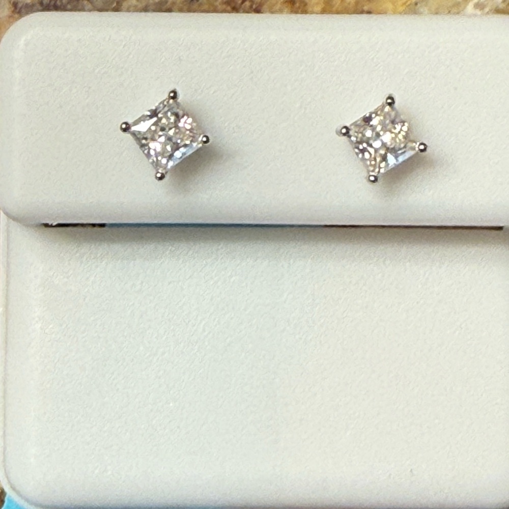 Elegant Silver Stud Sparkly Moissanite Earrings